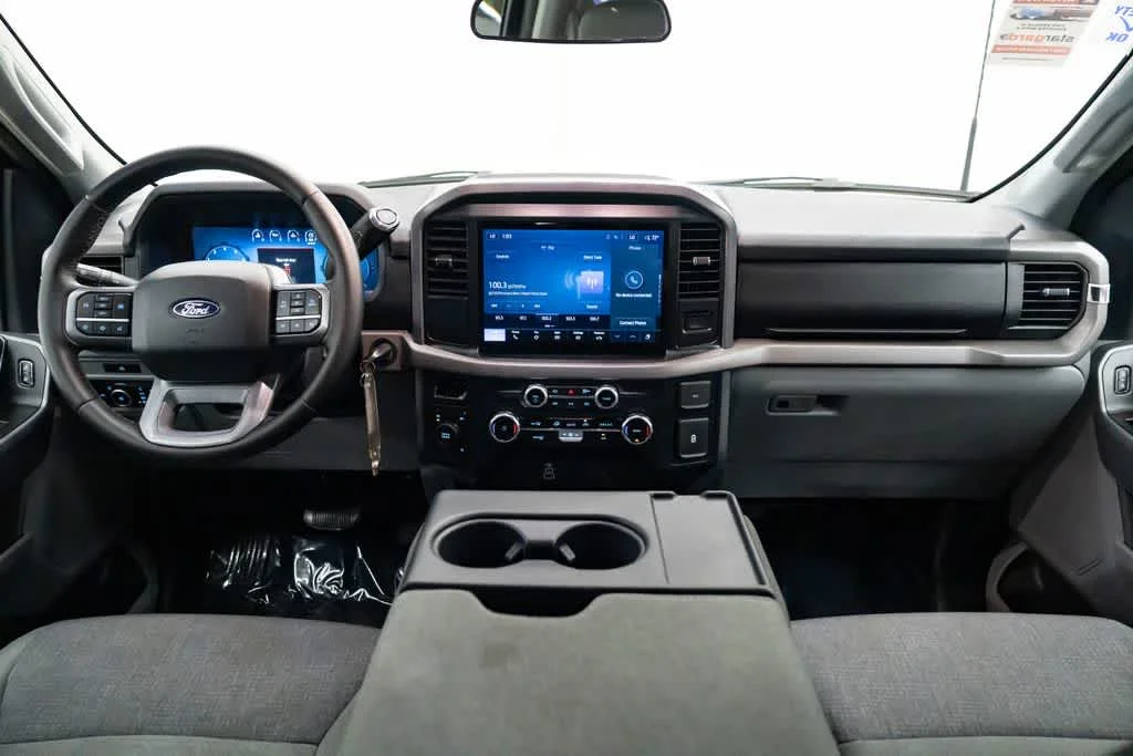 Used 2025 Agate Black Metallic Ford XLT image 9