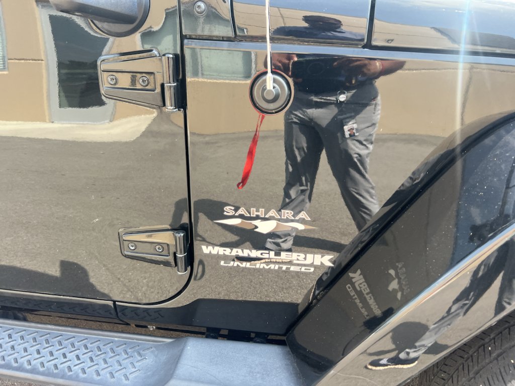 Used 2018 Black Clearcoat Jeep Sahara image 13