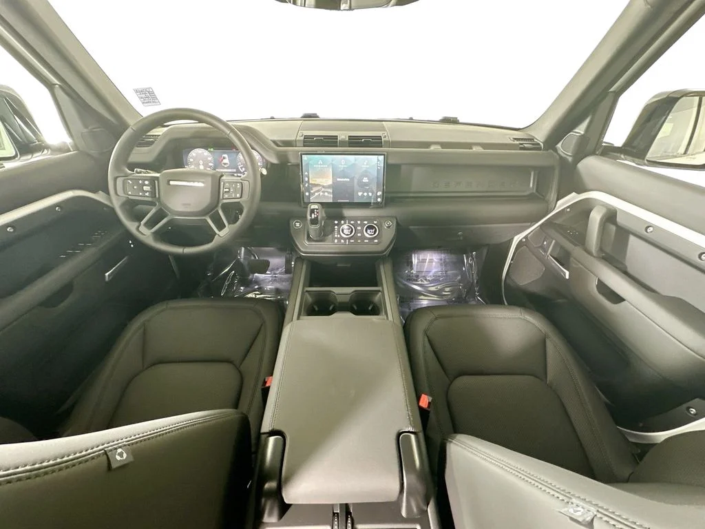 Certified Used 2025 Fuji White Land Rover S image 24