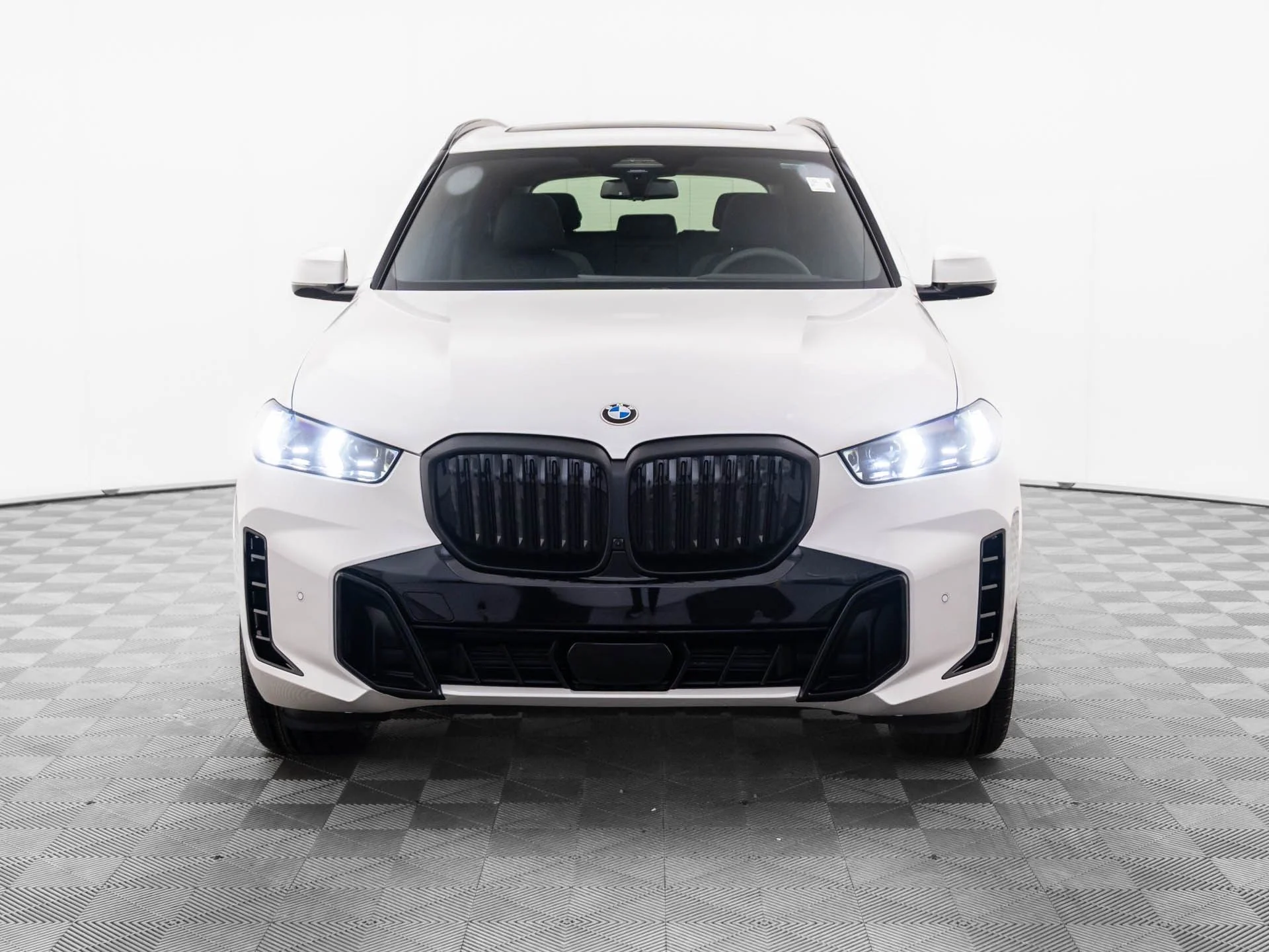 New 2026 White BMW xDrive40i image 9