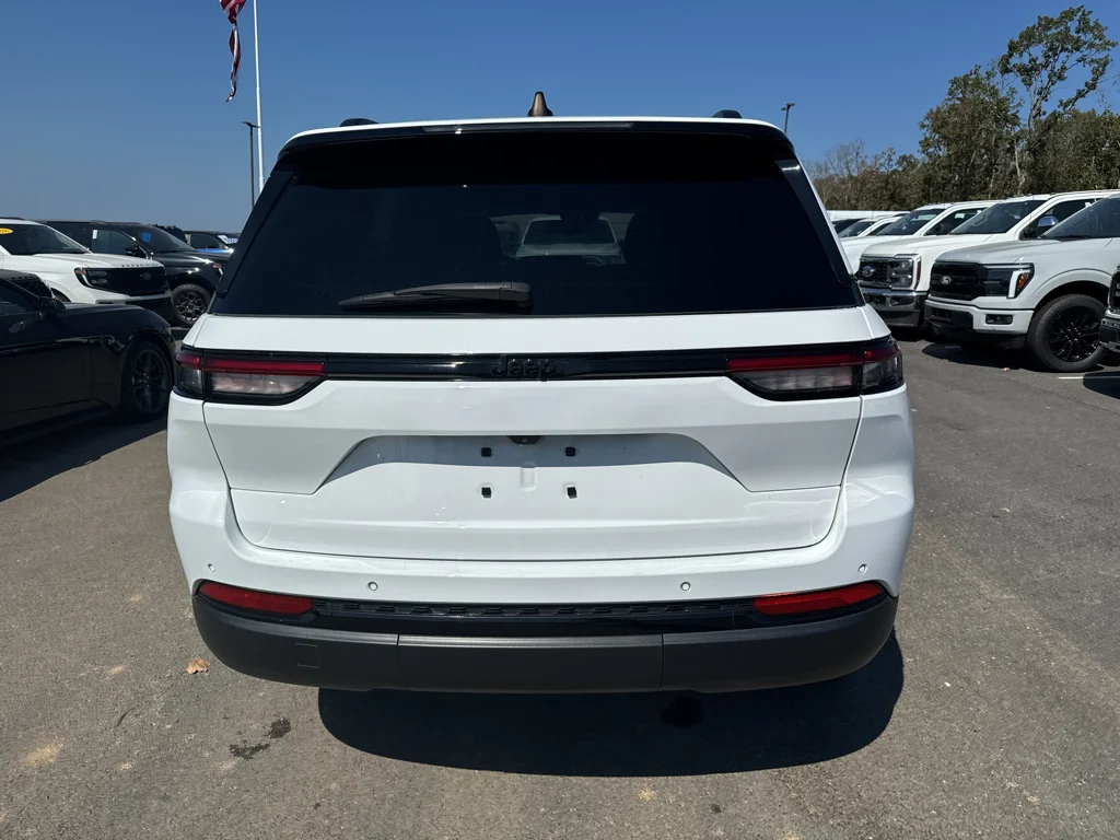 Used 2023 Bright White Clearcoat Jeep Altitude image 6
