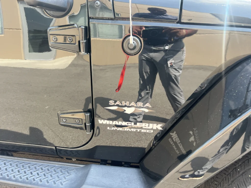 Used 2018 Black Clearcoat Jeep Sahara image 13