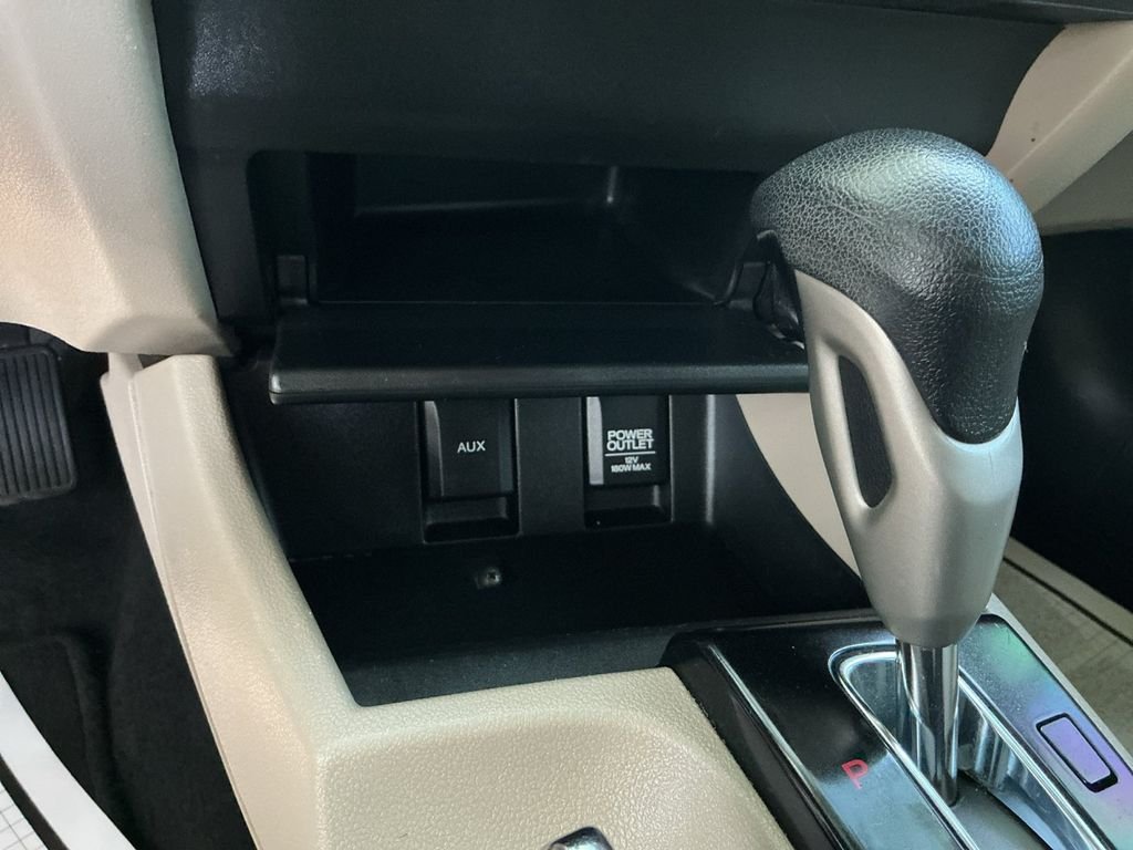 Used 2015 Red Honda LX image 19