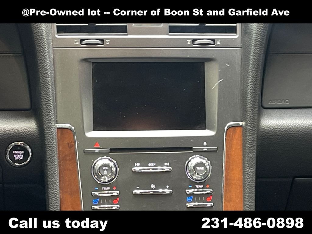Used 2015 Black Lincoln Base image 19