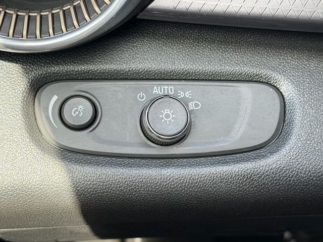 Used 2025 White Chevrolet ACTIV image 31