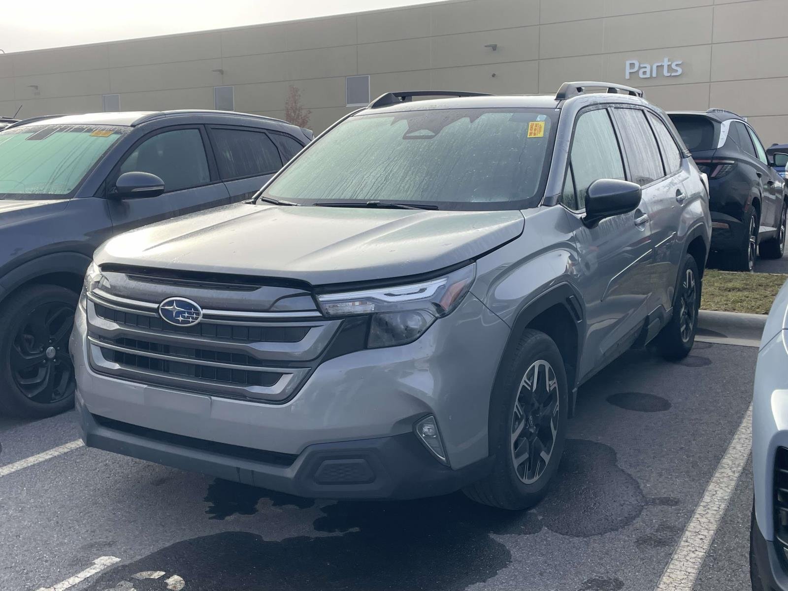Used 2025 River Rock Pearl Subaru Premium image 2