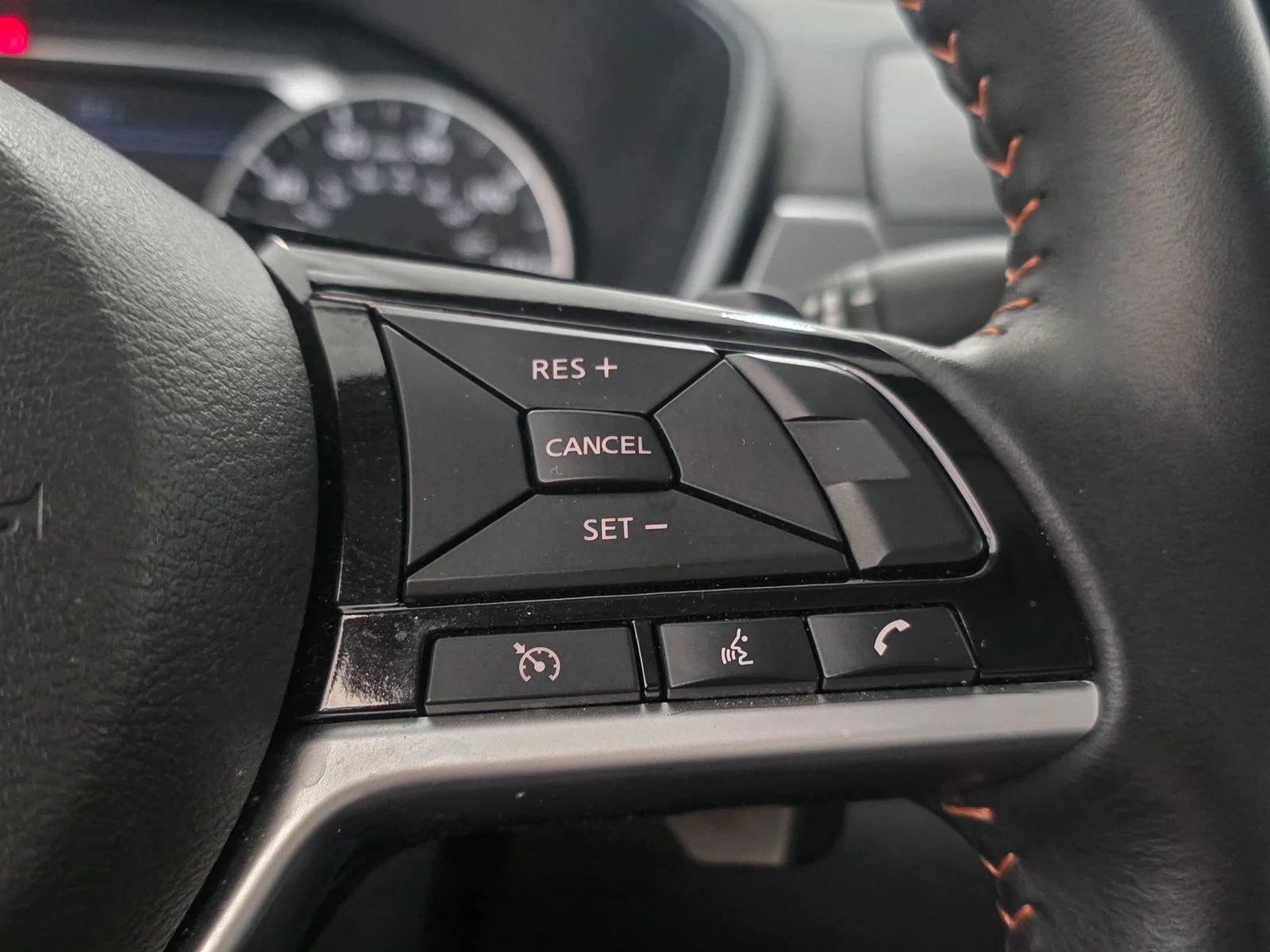 Used 2025 Black Nissan 2.5 SR image 34
