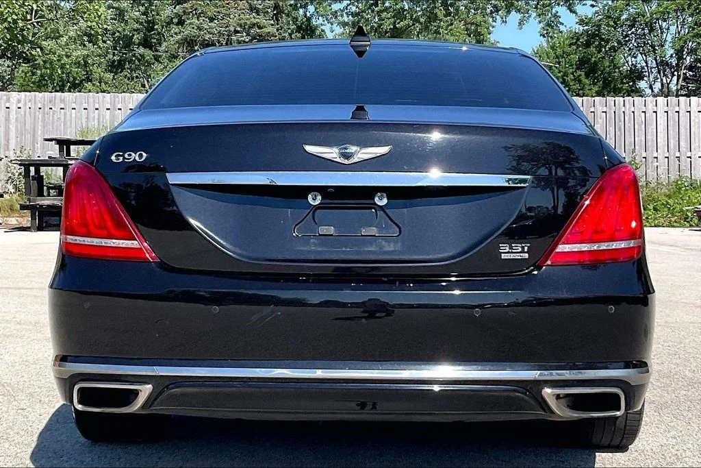 Used 2018 Black Genesis 3.3T Premium image 4