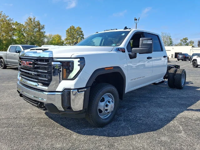New 2026 Summit White GMC Pro image 3
