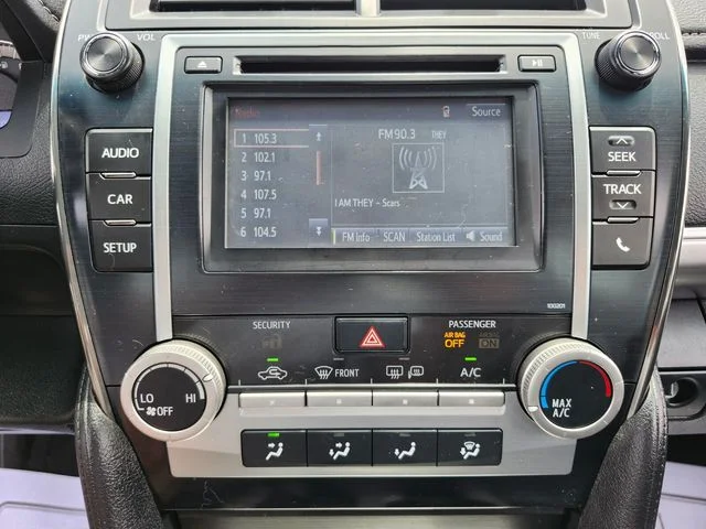 Used 2014 White Toyota SE image 30