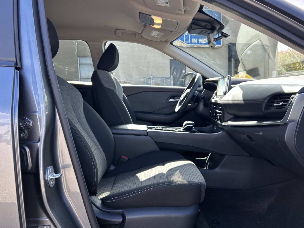 Used 2023 Gray Nissan SV image 16