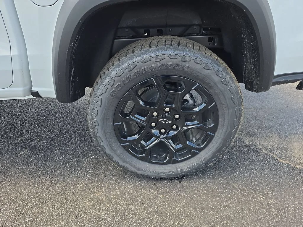 New 2026 Summit White Chevrolet Trail Boss image 38