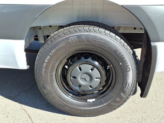 New 2026 Arctic White Mercedes-Benz Cargo 144 WB image 24