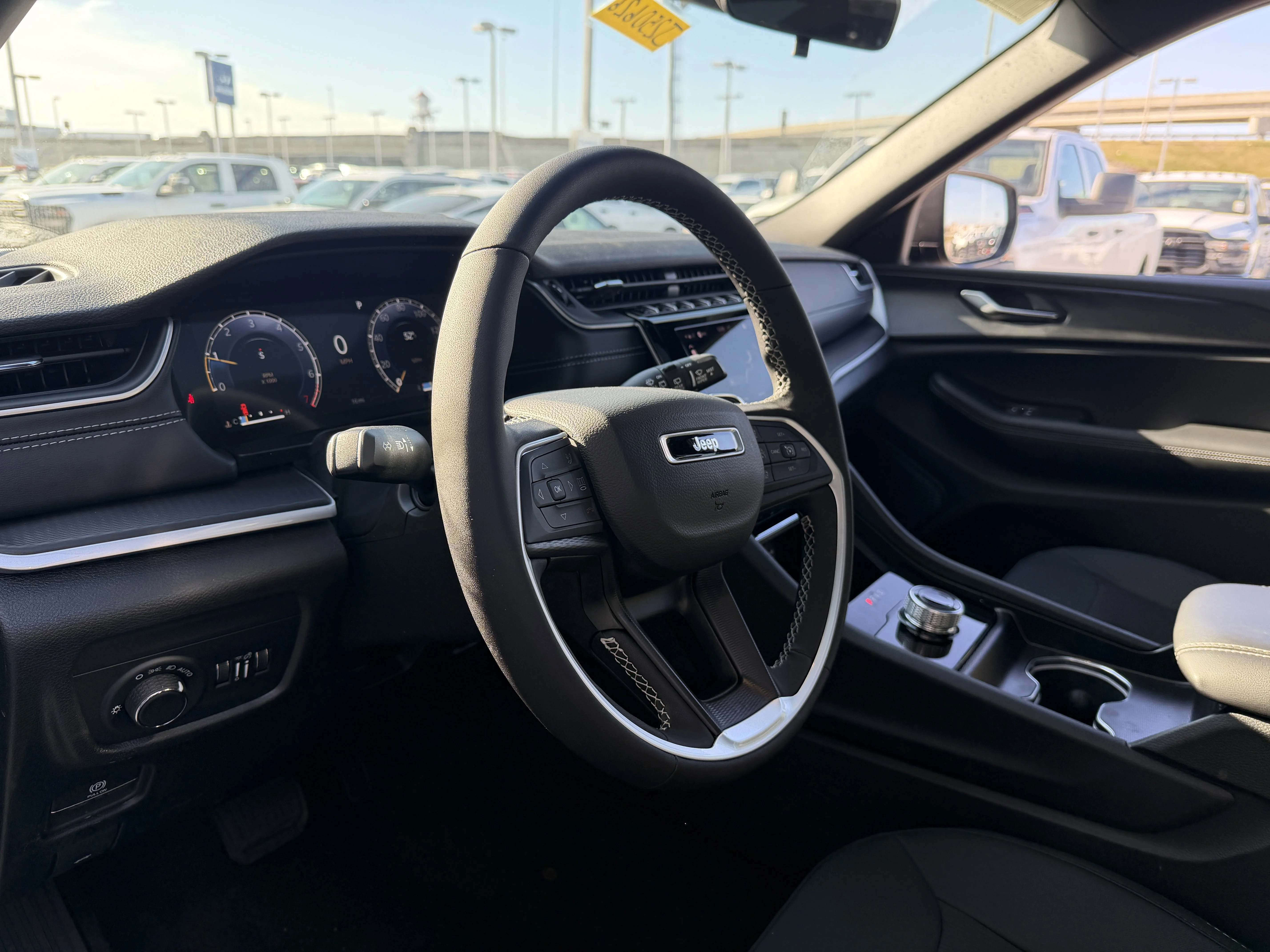 2025 Jeep Grand Cherokee Laredo - Photo 33