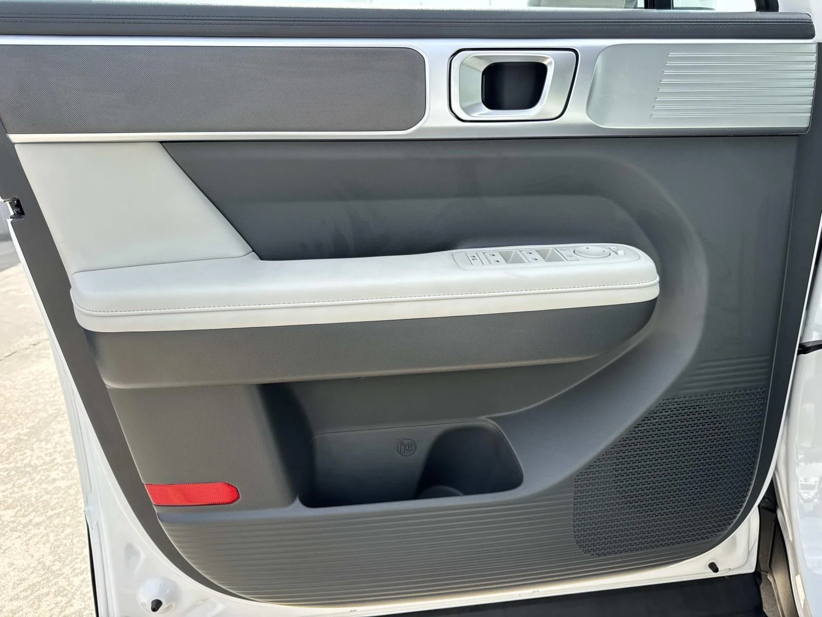 Used 2025 Serenity White Hyundai SEL image 18
