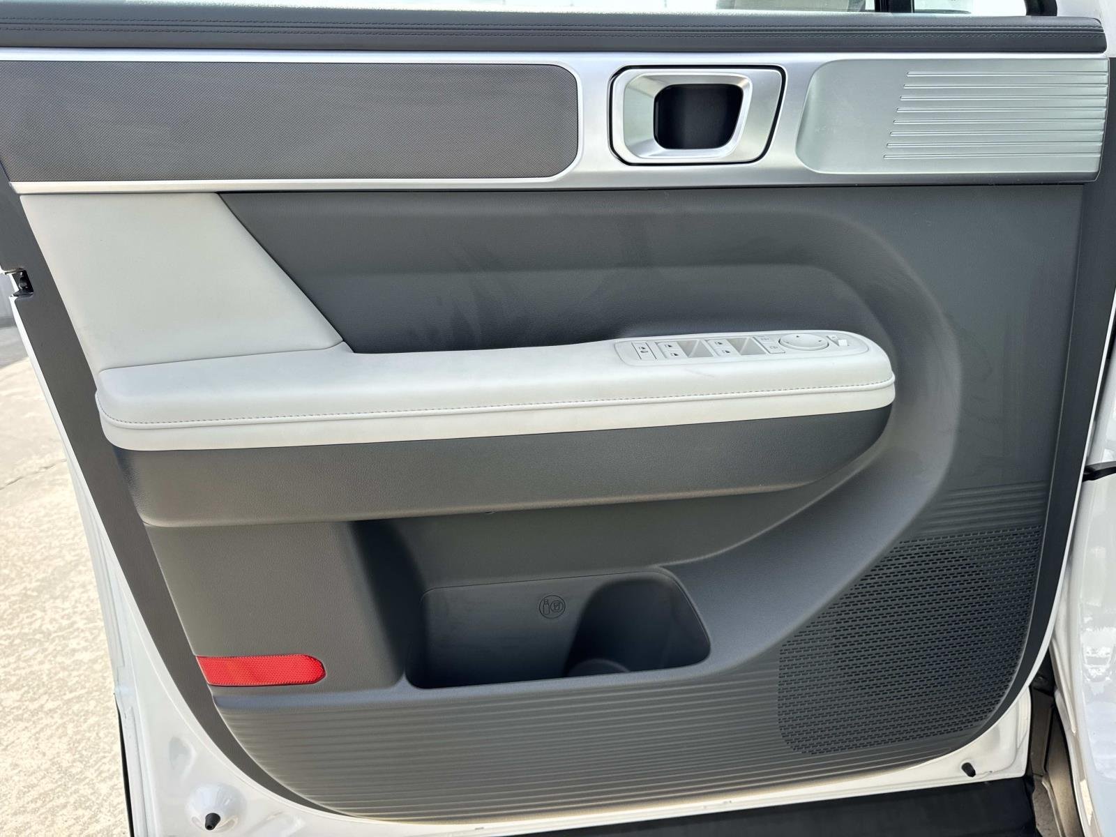 Used 2025 Serenity White Hyundai SEL image 18