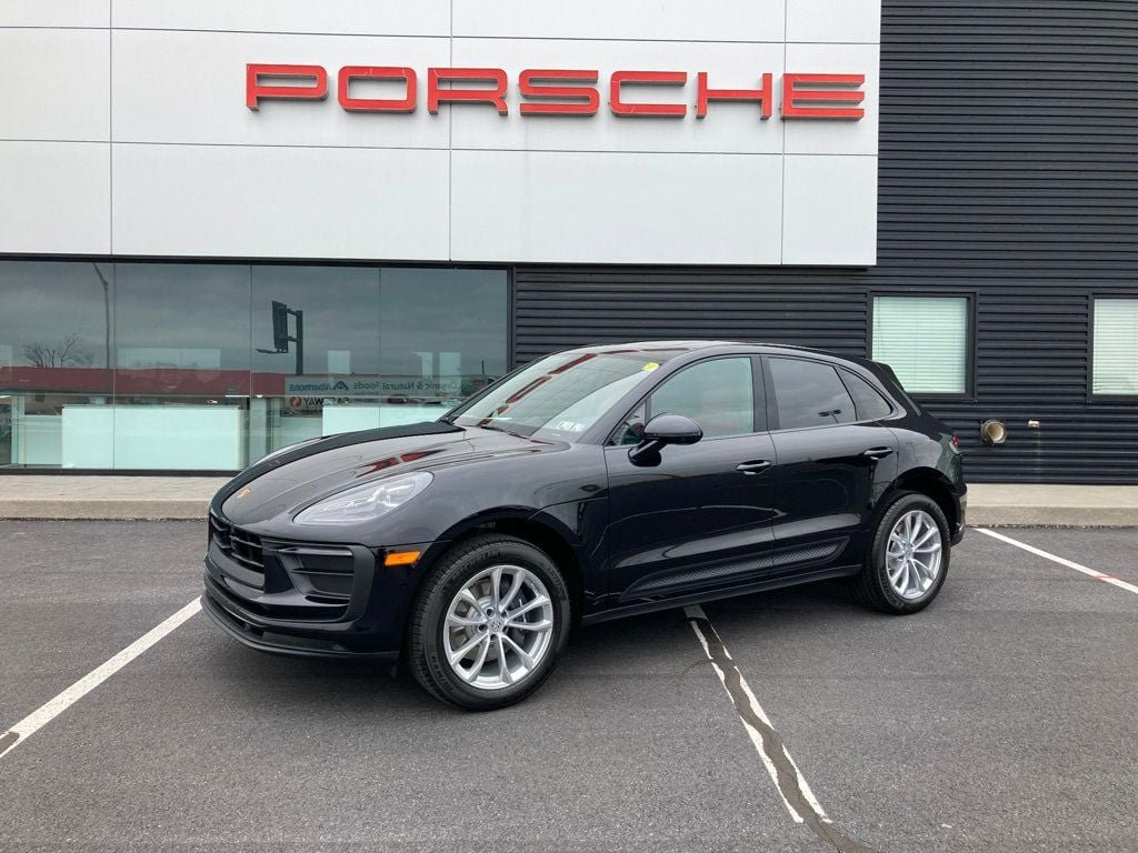 2025 Porsche Macan's photo