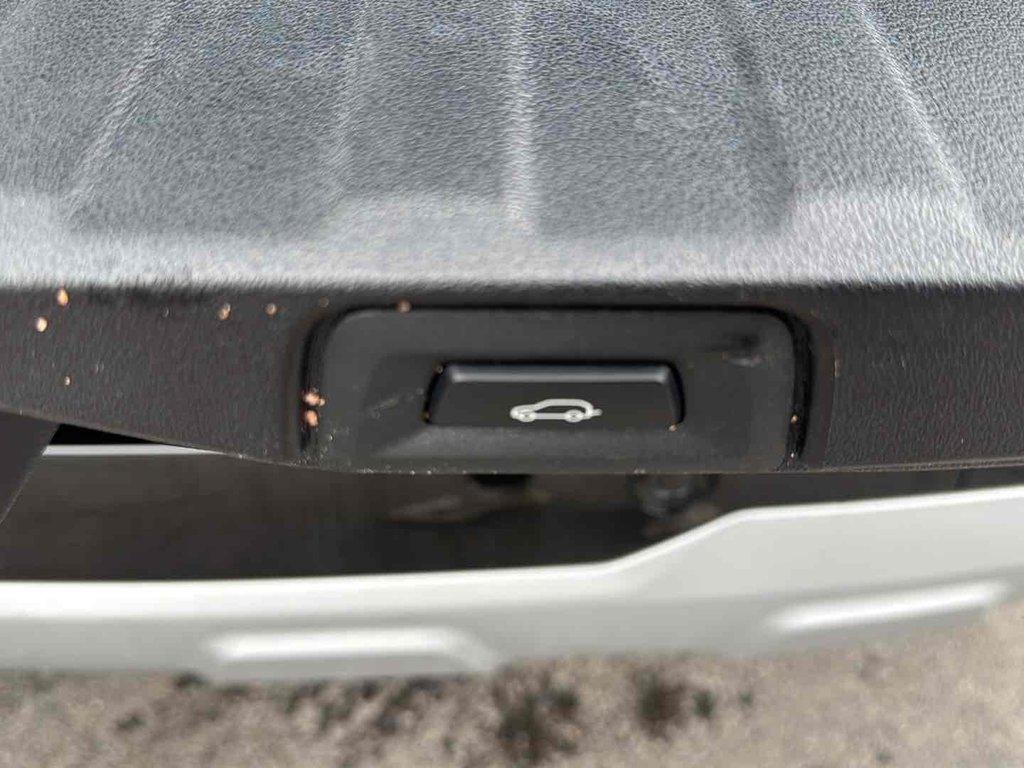 Used 2019 Black Sapphire Metallic BMW xDrive40i image 28