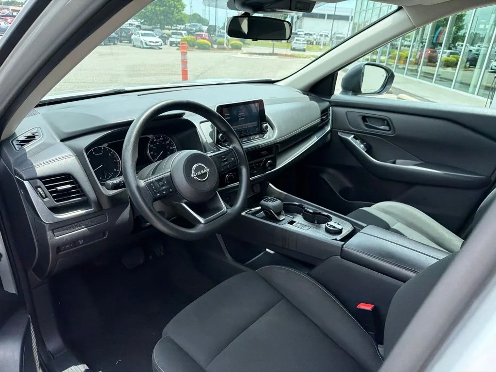 Used 2024 Silver Nissan S image 17