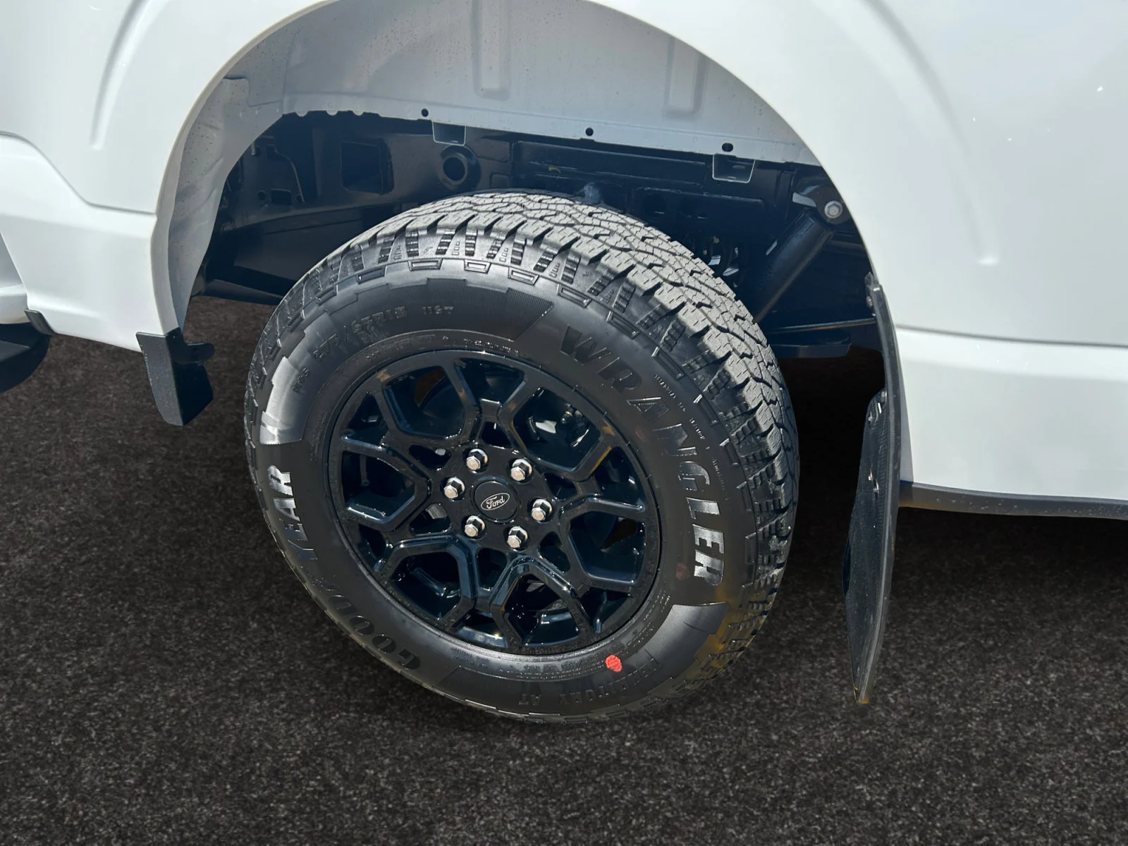 New 2026 Oxford White Ford XLT image 9