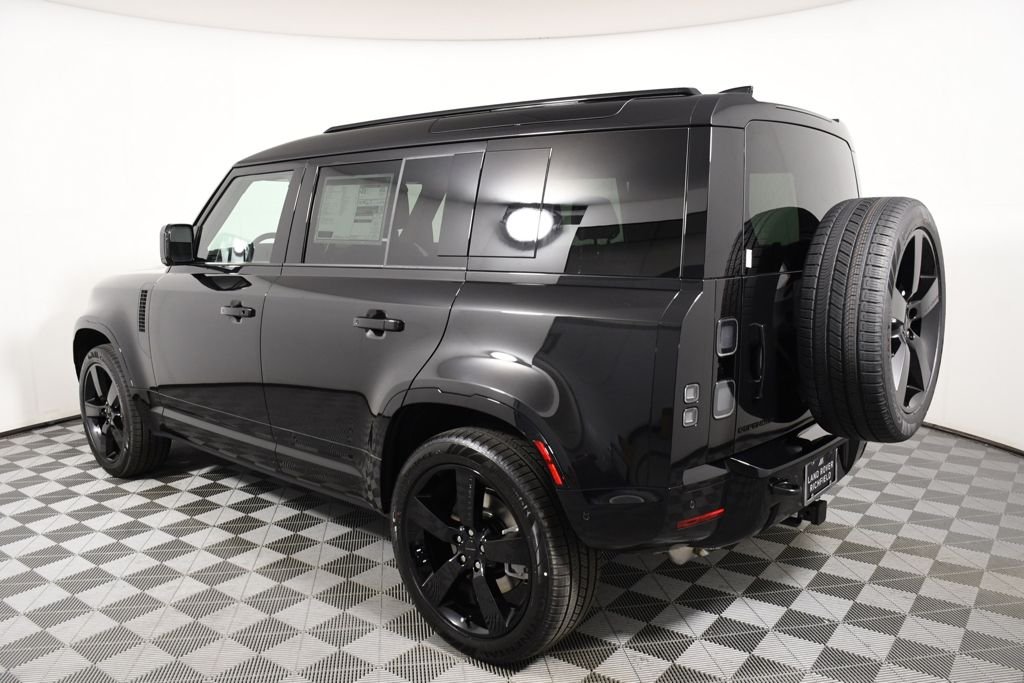 New 2026 Santorini Blk Land Rover X-Dynamic SE image 3