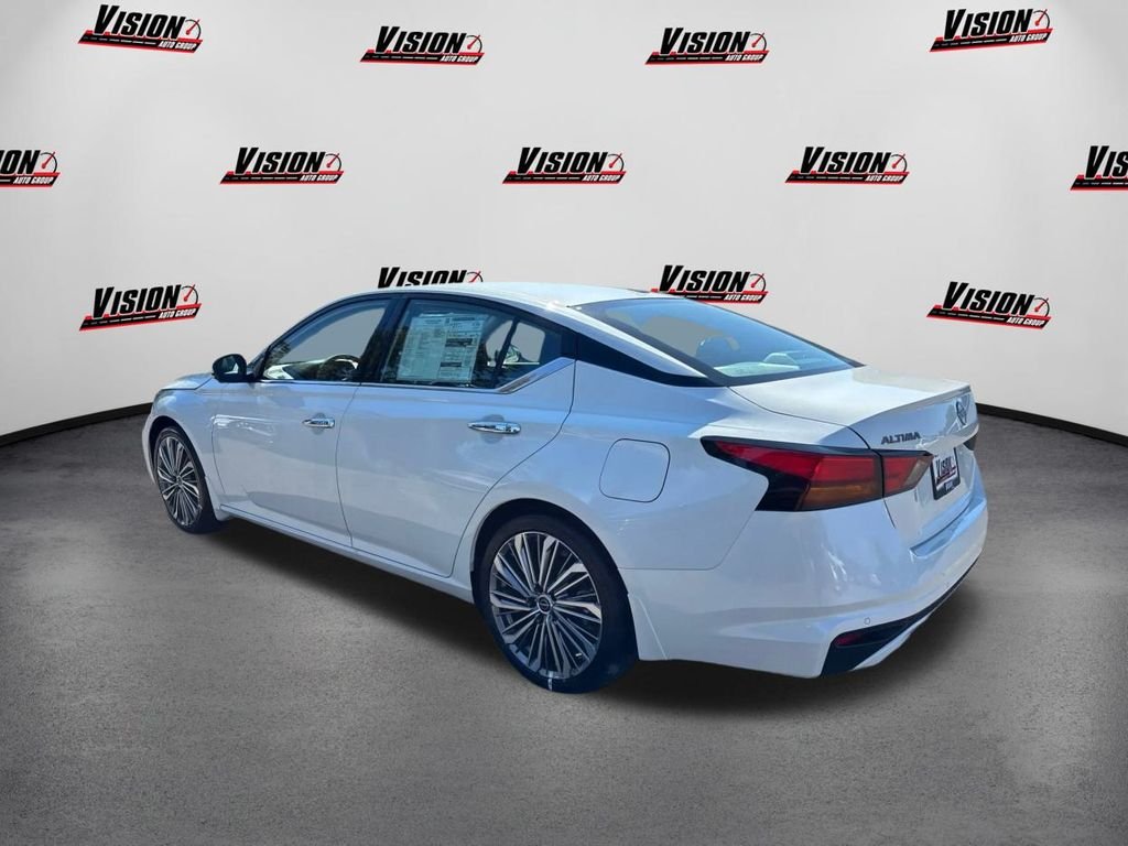 2025 Nissan Altima SL - Photo 7