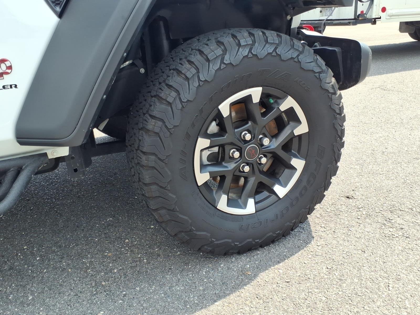 Used 2025 Bright White Clearcoat Jeep Rubicon image 13