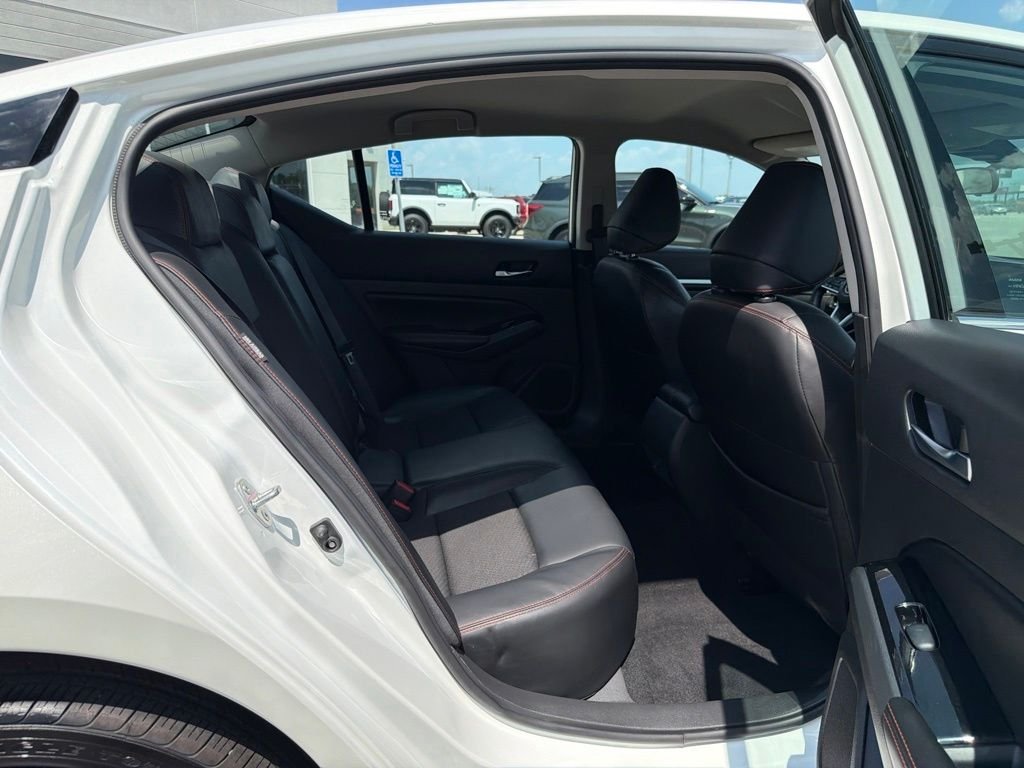 Used 2024 White Nissan 2.5 SR image 18