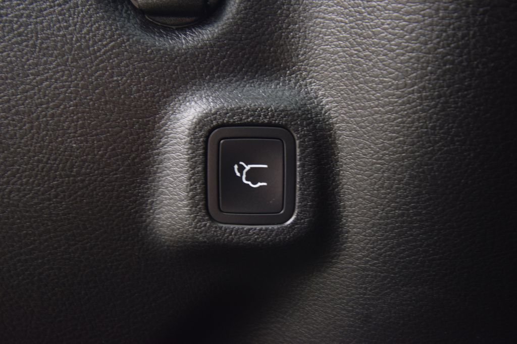 Used 2019 Granite Crystal Metallic Clearcoat Jeep Latitude image 37