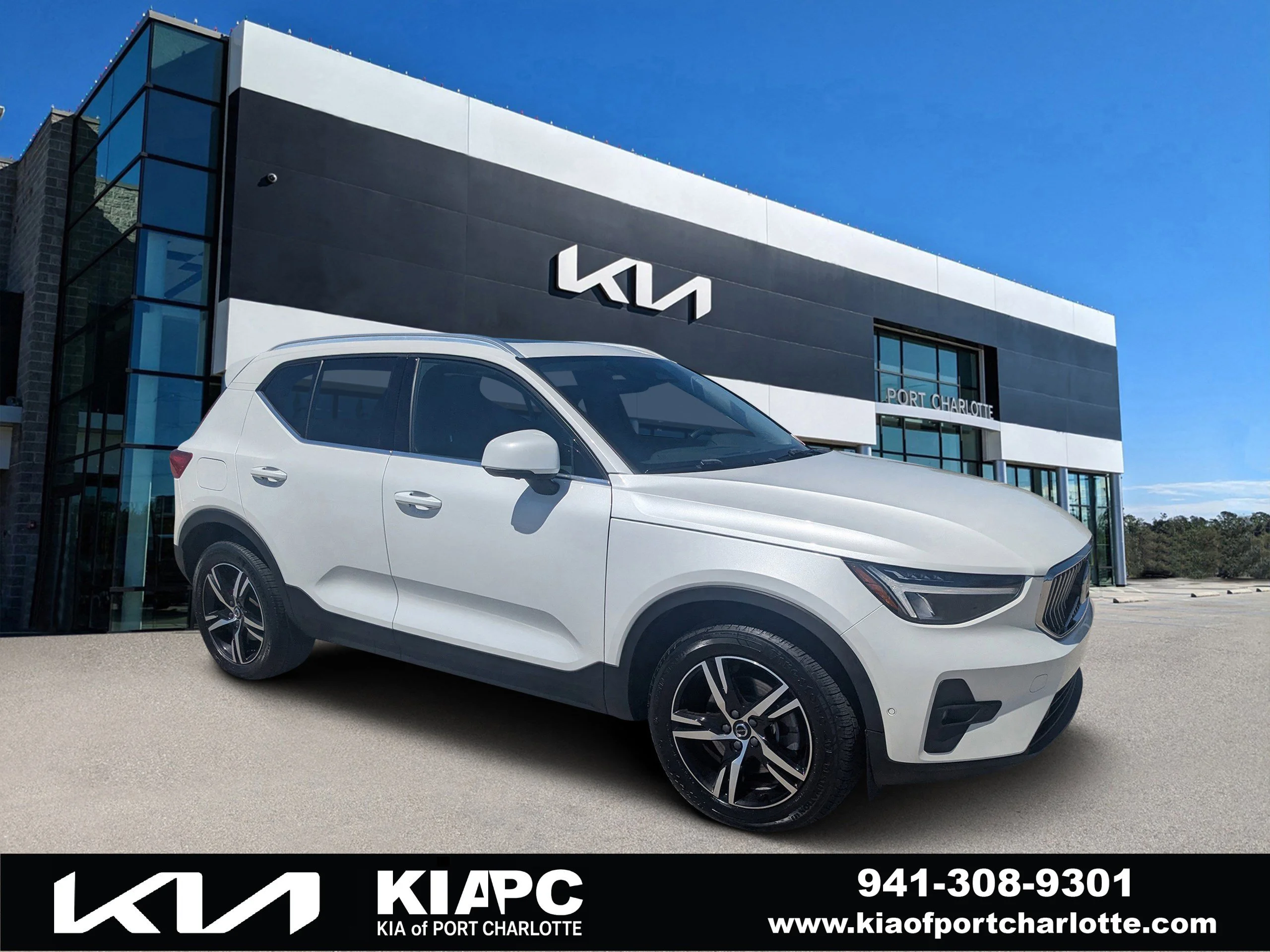 2023 Volvo XC40 B5 Plus Bright AWD's photo