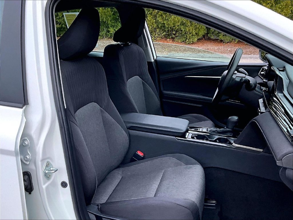 Used 2025 White Toyota LE image 11