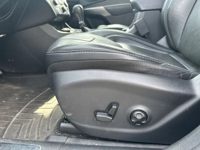 Used 2019 Silver Jeep Limited image 16