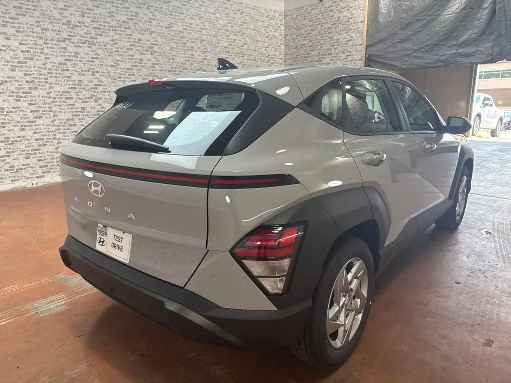 New 2027 Cyber Gray Metallic Hyundai SE image 7