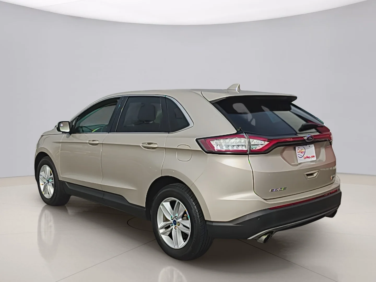 Used 2018 Gold Ford SEL image 3