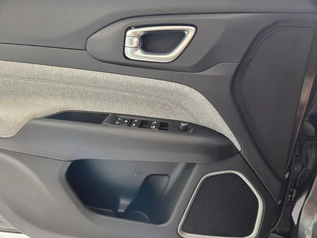 Used 2023 Gray Jeep Latitude Lux image 21