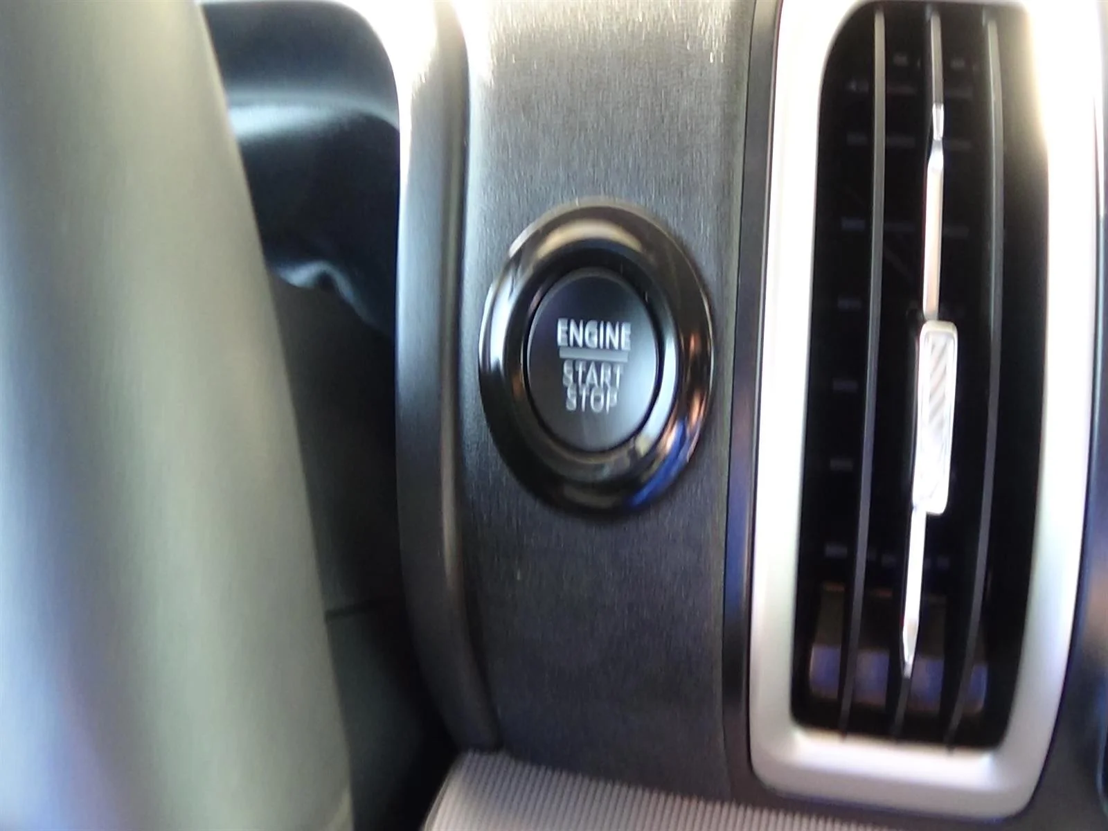 Used 2025 Oxford White (yz) Ford Active image 30