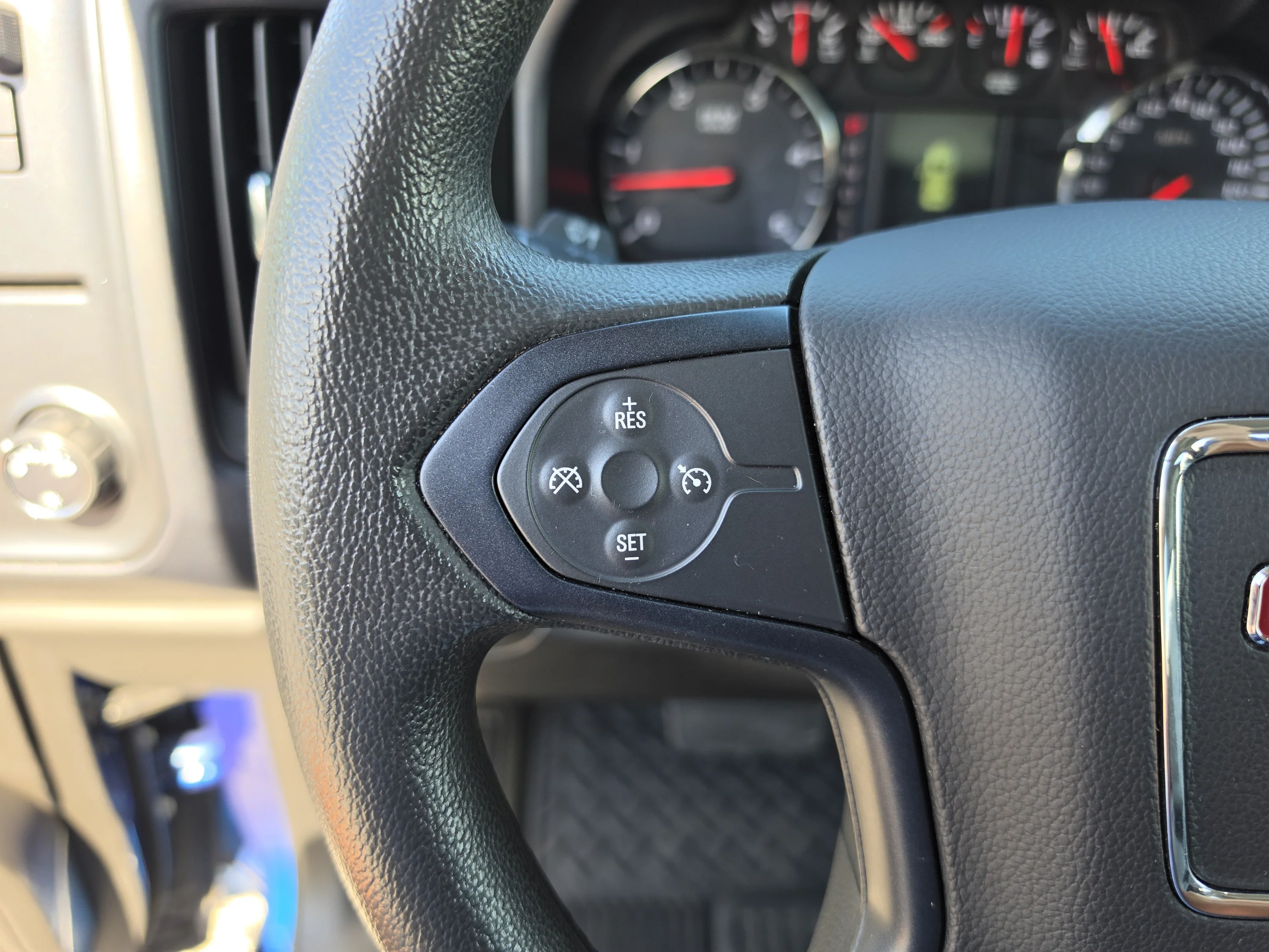 Used 2018 Stone Blue Metallic GMC Base image 32