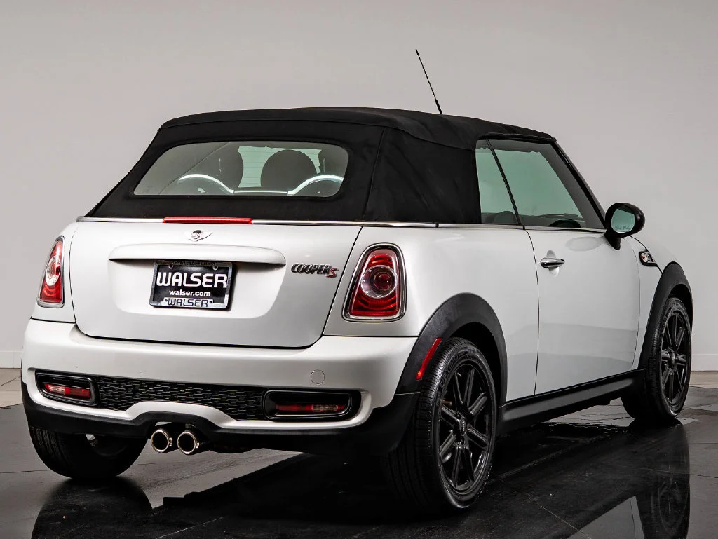 Used 2014 White Silver MINI  image 10