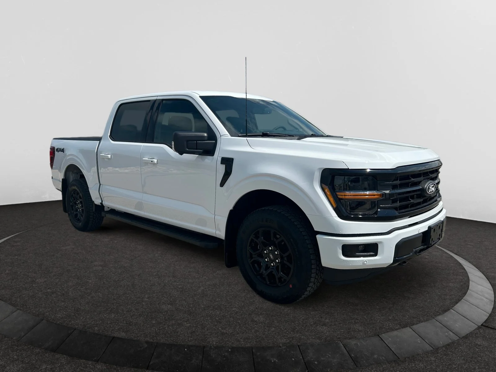New 2026 Oxford White Ford XLT image 7