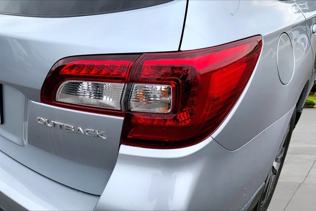 Used 2019 Silver Subaru 2.5i image 23