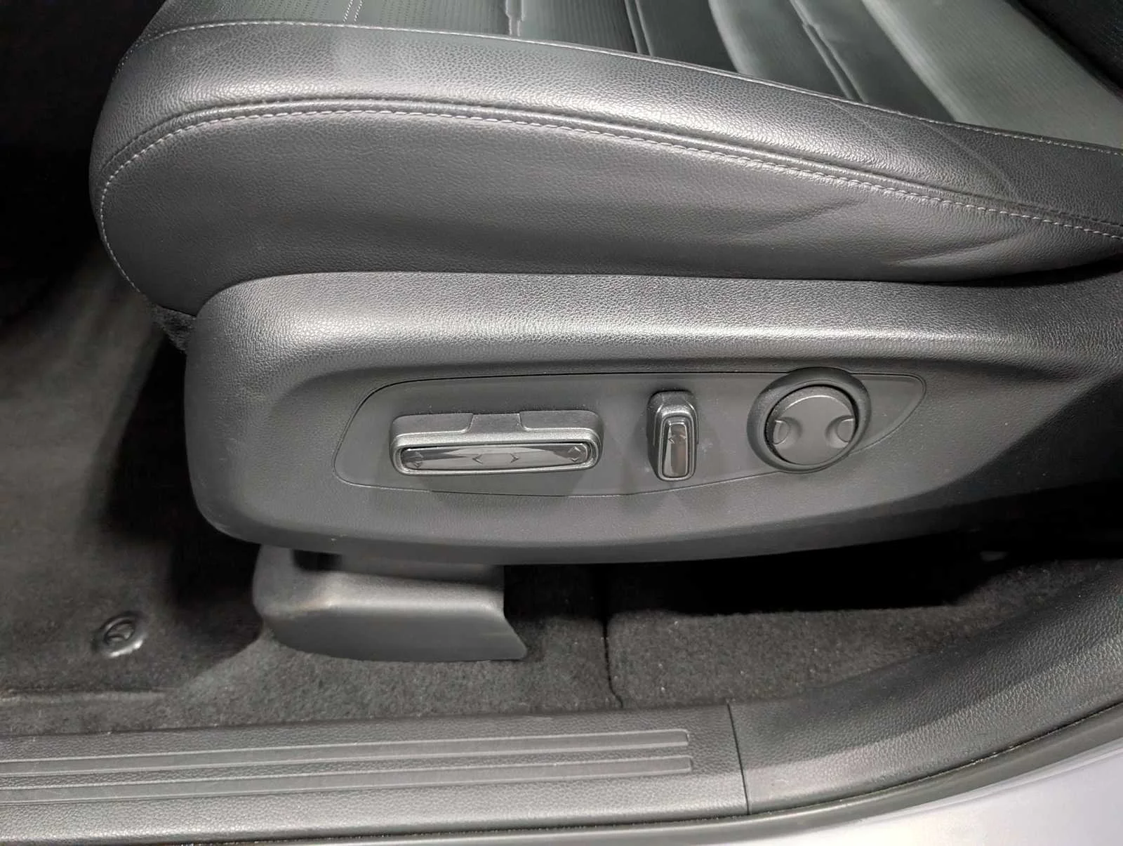 Used 2025 Urban Gray Pearl Honda EX-L image 36