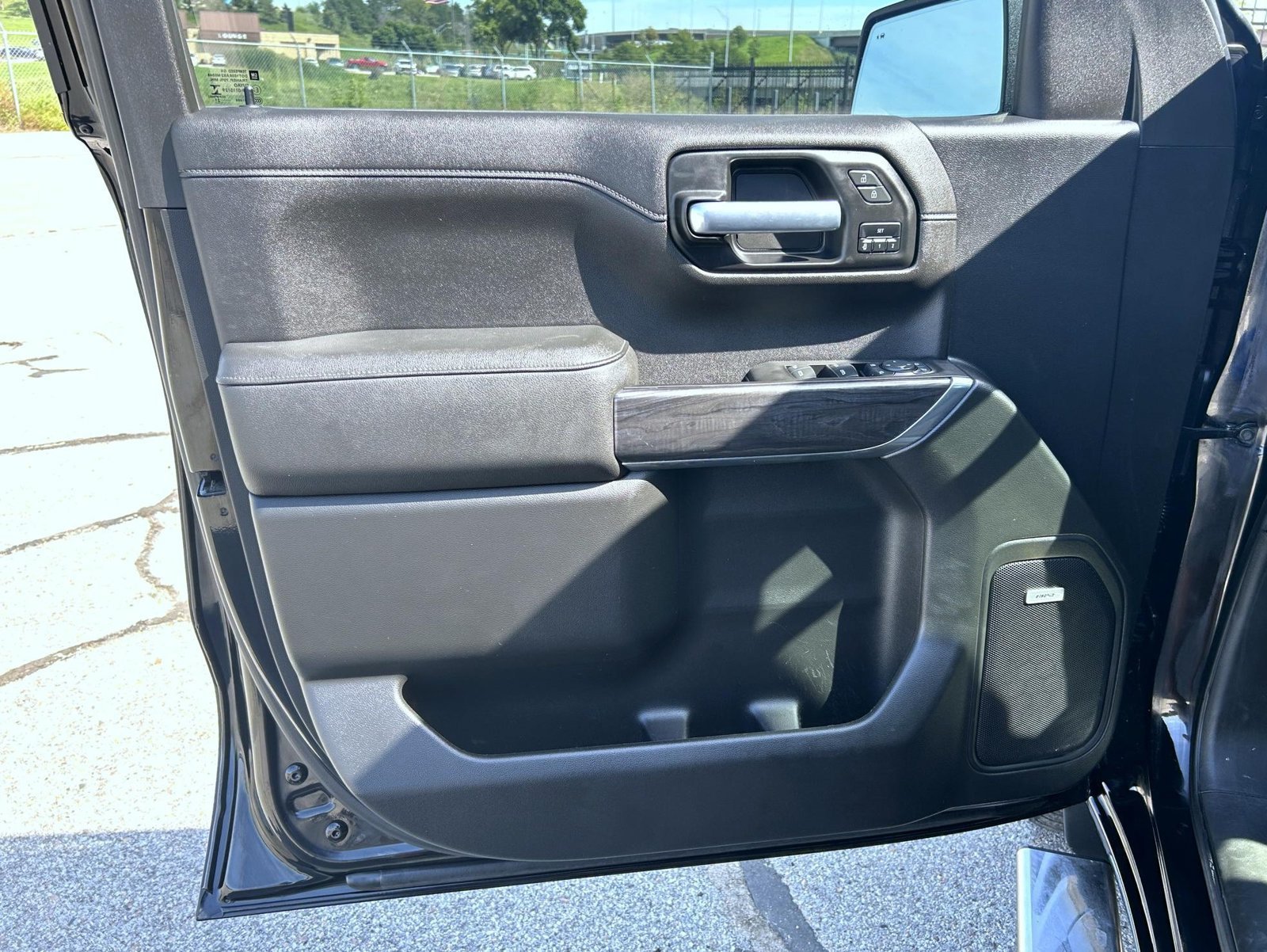 2021 Chevrolet Silverado 1500 LTZ - Photo 10