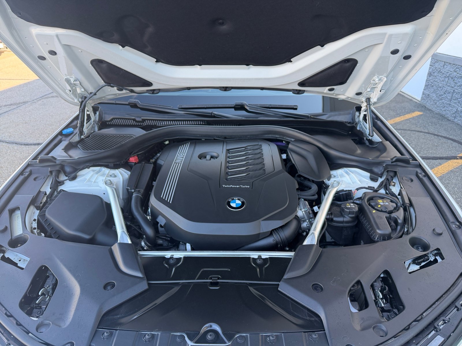 Used 2023 Alpine White BMW 540i xDrive image 6