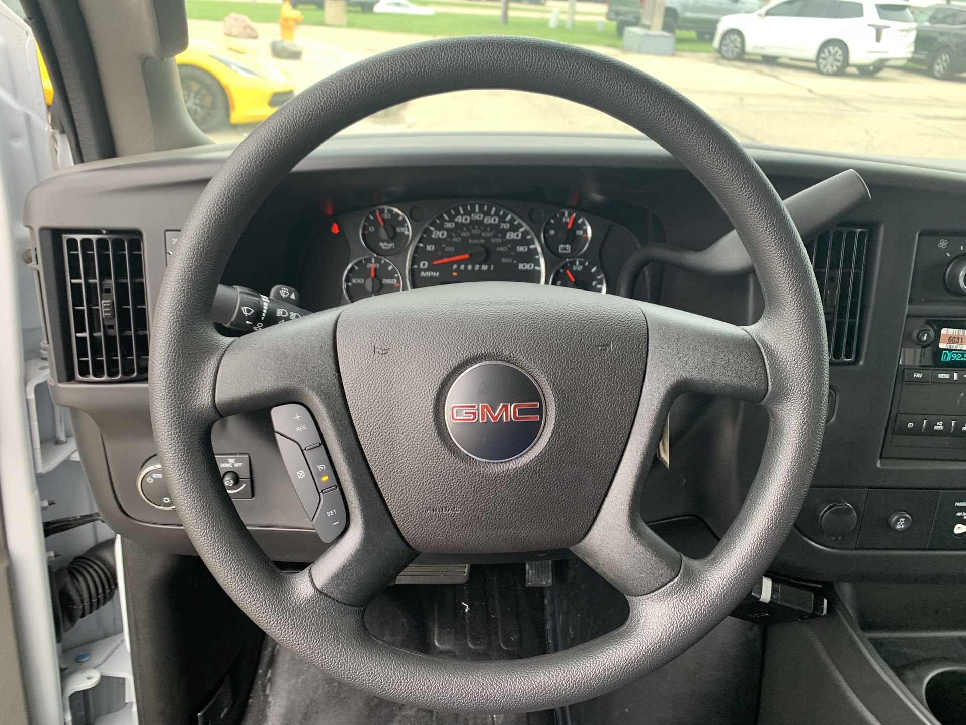 New 2025 Summit White GMC 1WT image 26
