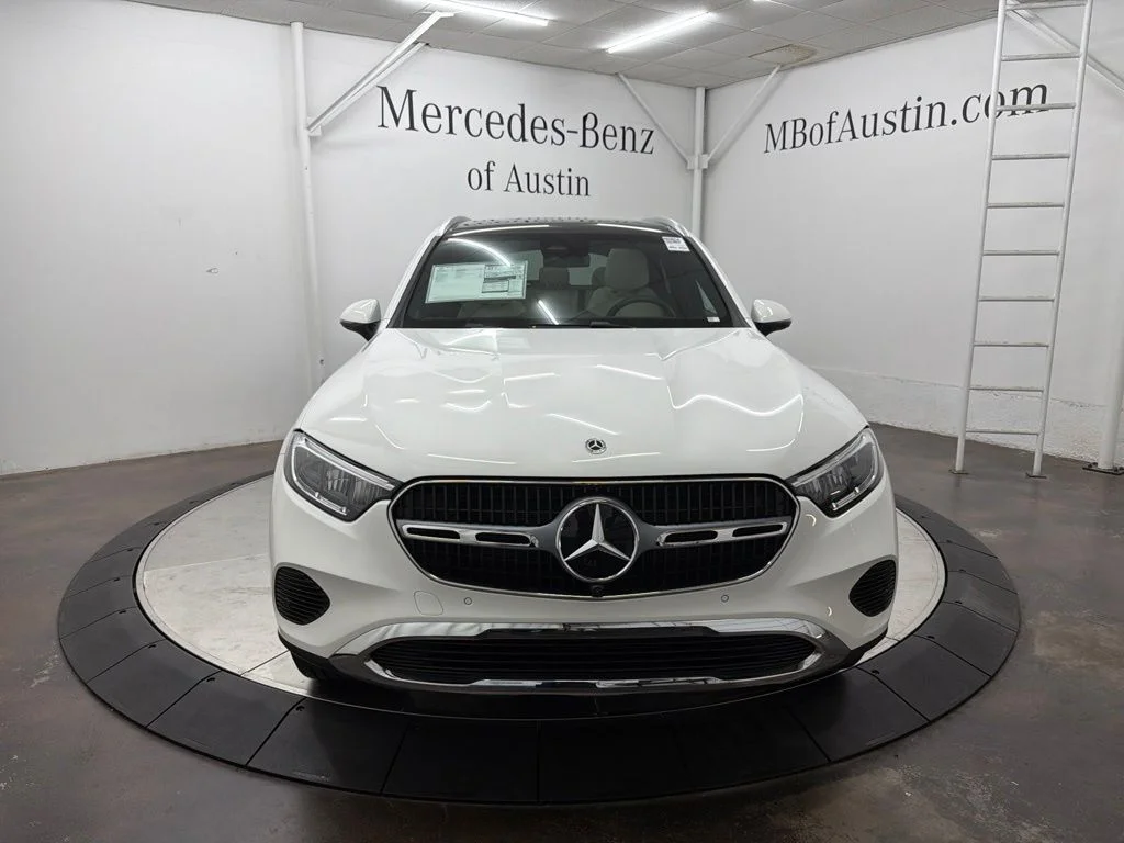 New 2027 White Mercedes-Benz GLC 300 image 2