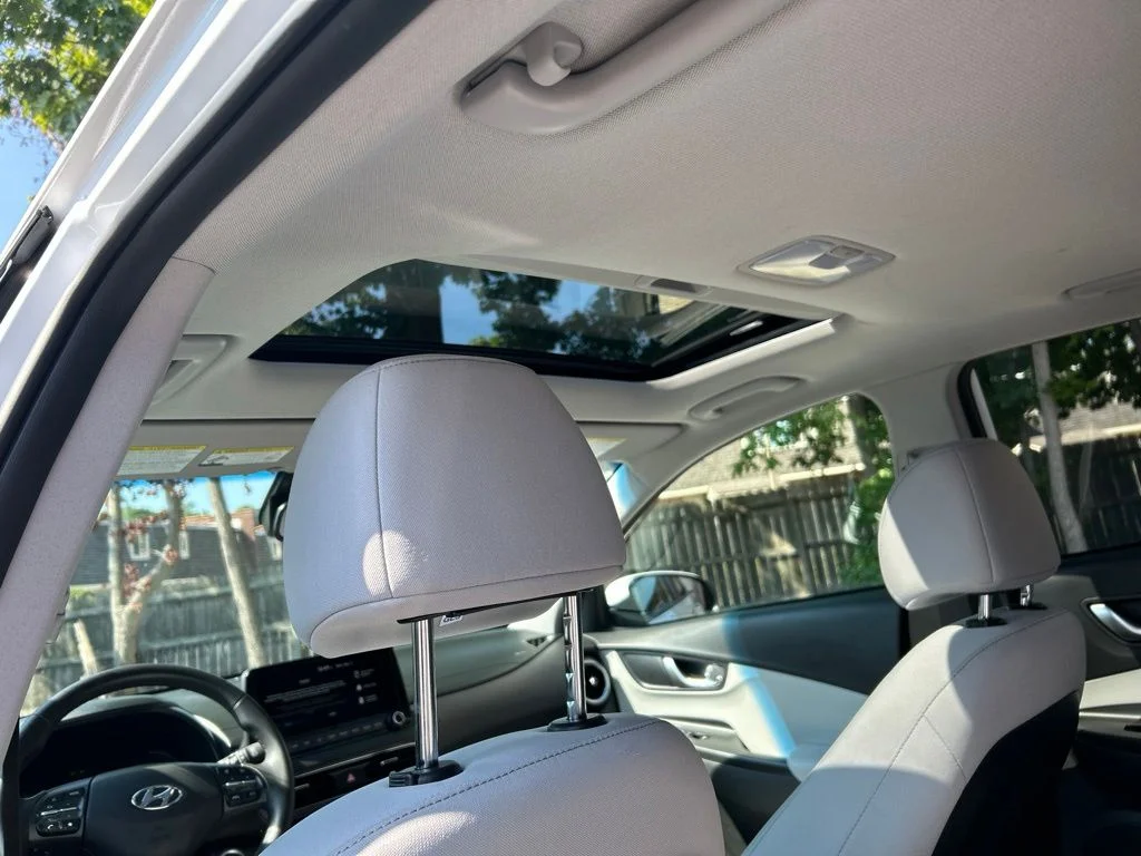 Used 2023 White Hyundai SEL image 27