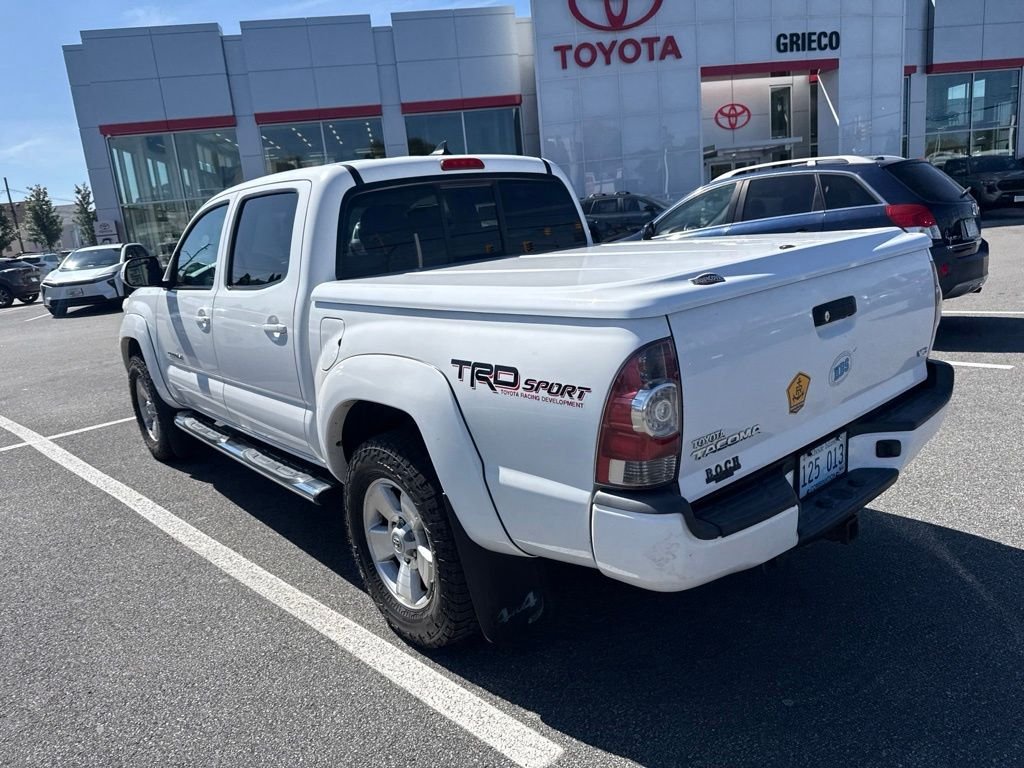 Used 2015 White Toyota Base image 3