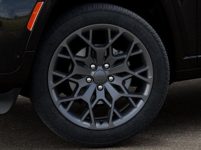 New 2026 Diamond Black Crystal Pearl-Coat Exterior Paint Jeep Summit 4x4 image 112