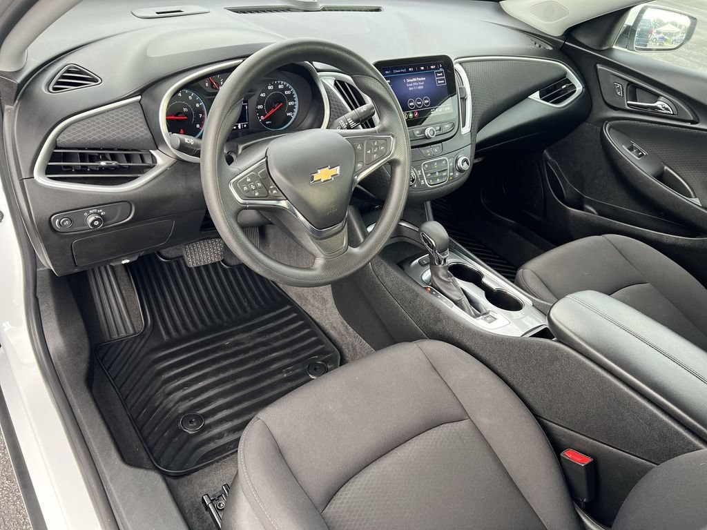 Used 2024 Summit White Chevrolet 1LT image 10