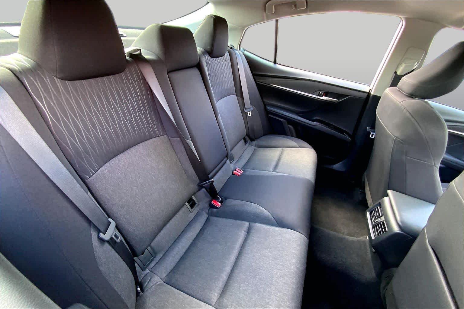 Used 2025 Ice Cap Toyota LE image 19